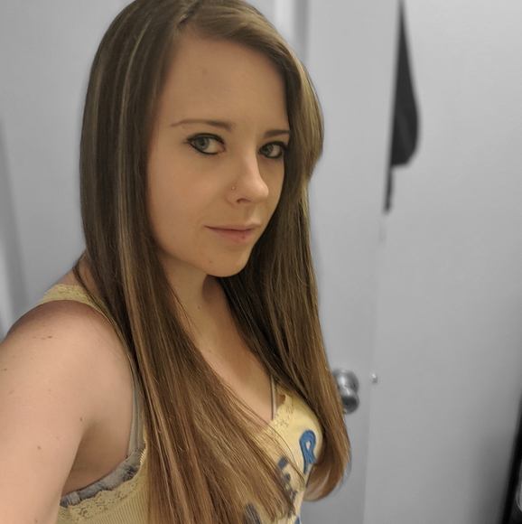 Meet your Posher, Heather - Picture 1 of 1